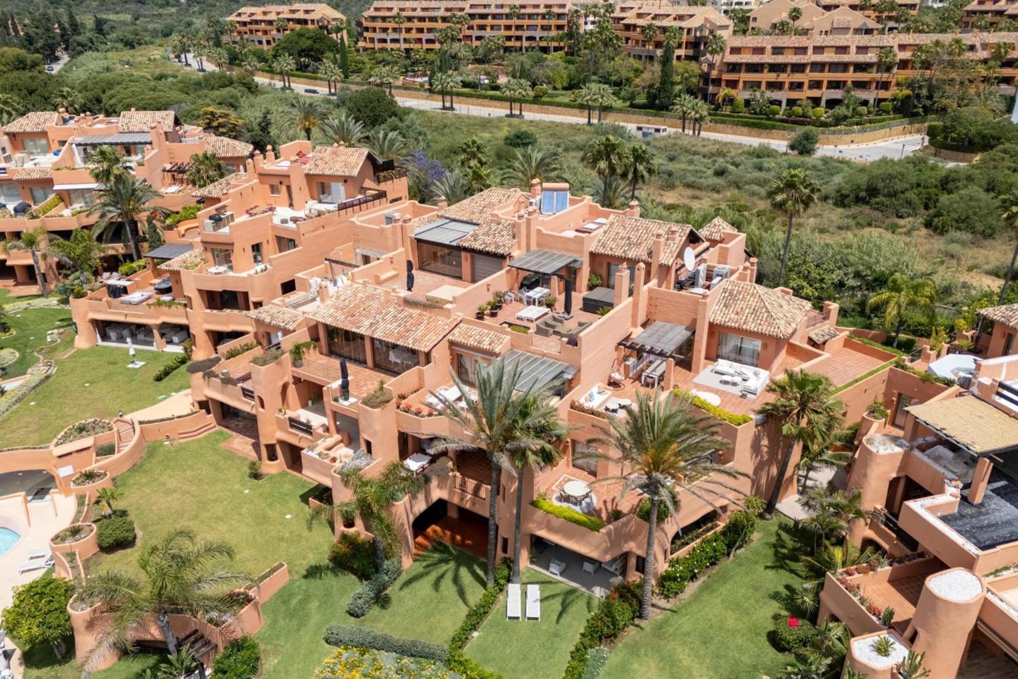 Exclusive 1 Line In With Panoramic Views Apartment