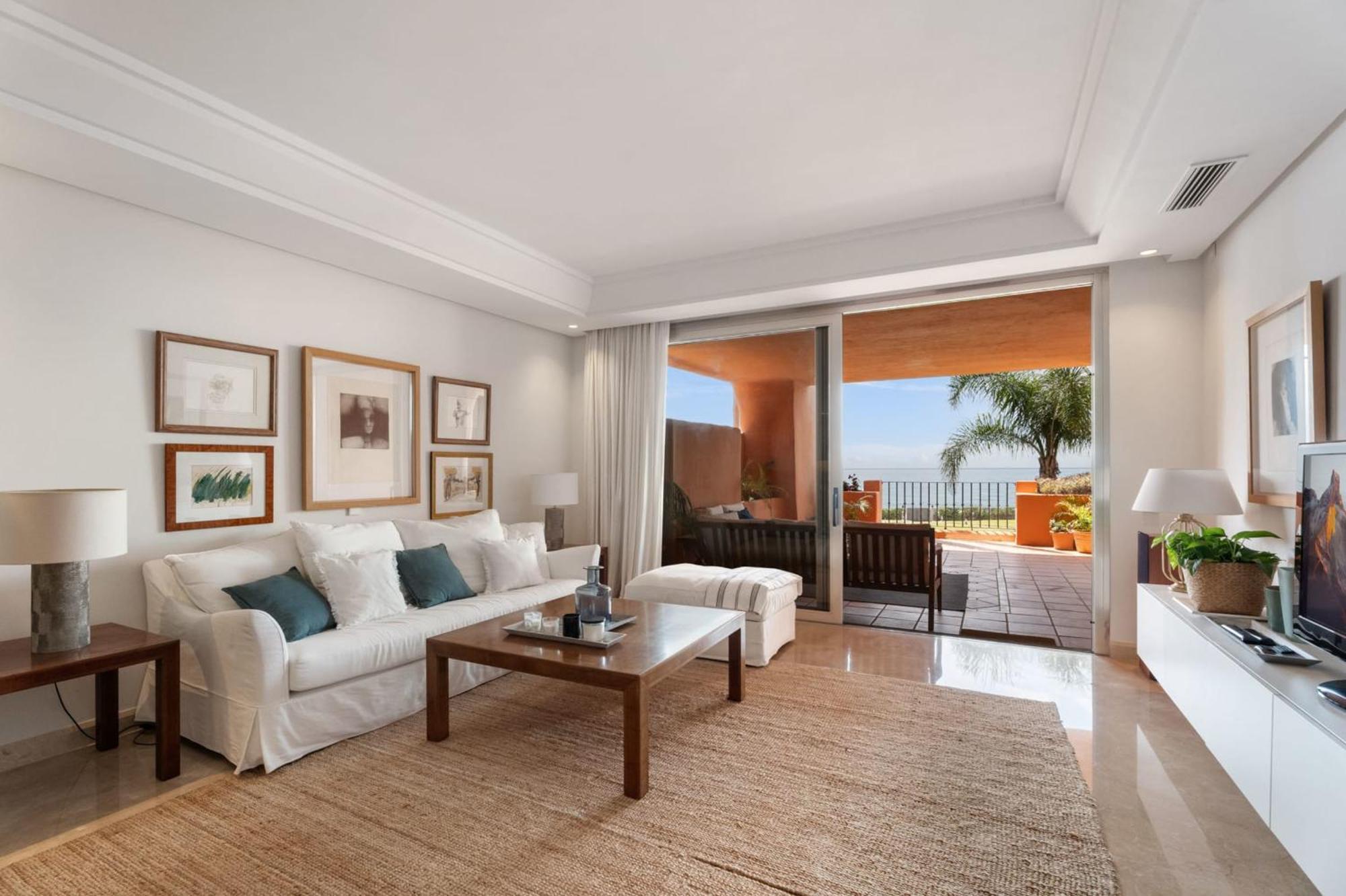 Exclusive 1 Line In With Panoramic Views Marbella