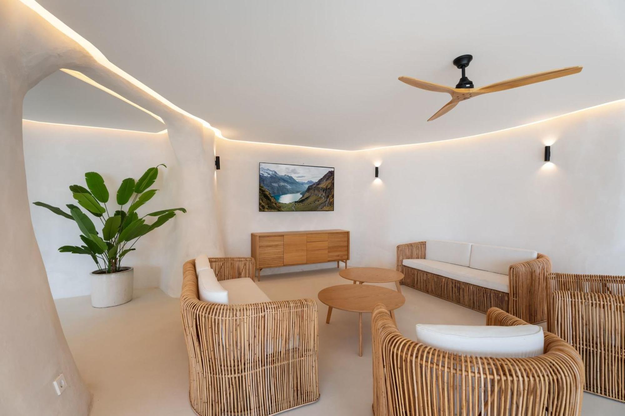 Exclusive 1 Line In With Panoramic Views Marbella