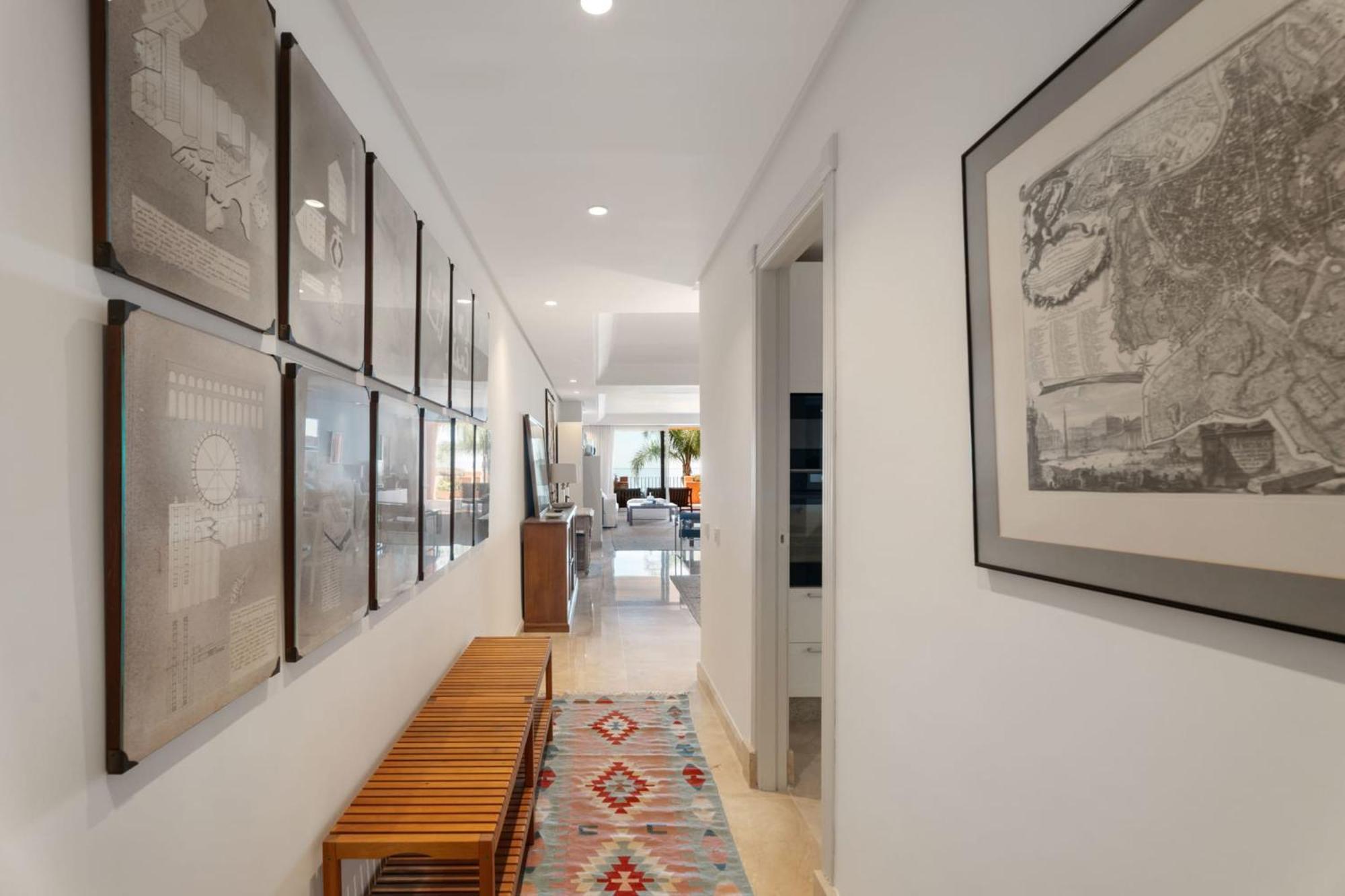 Exclusive 1 Line In With Panoramic Views Apartment