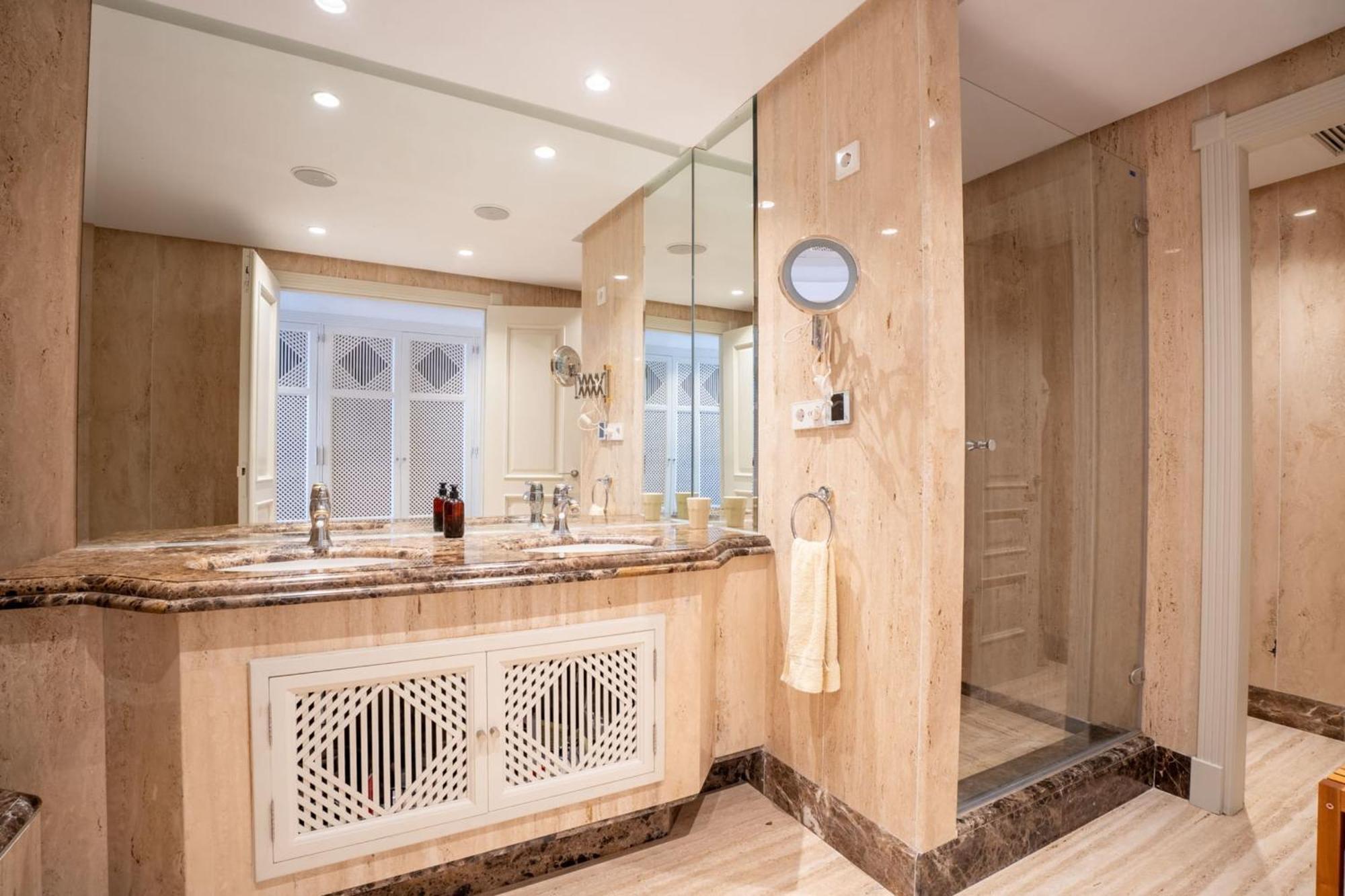 Exclusive 1 Line In With Panoramic Views Apartment Marbella