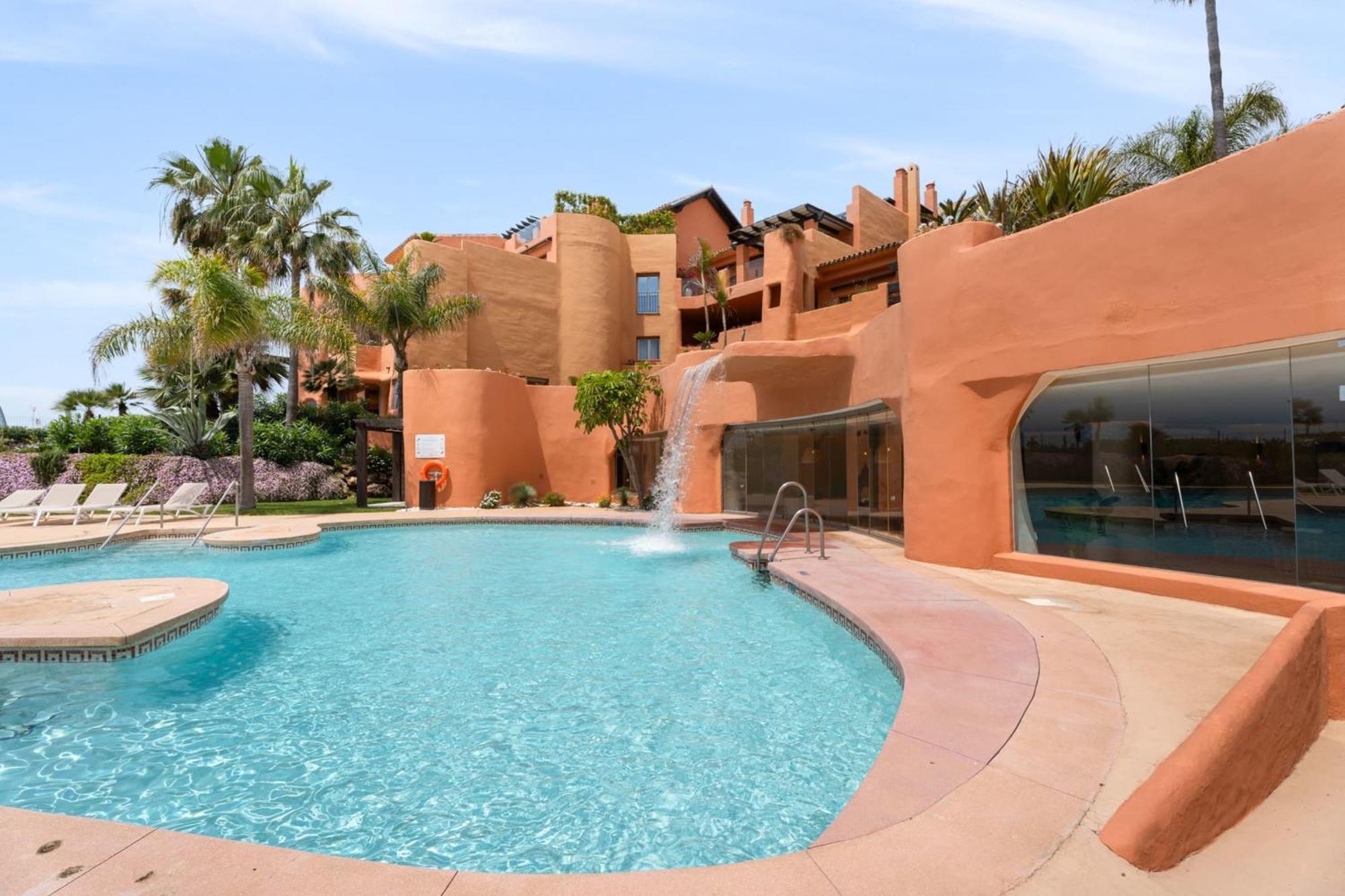 Exclusive 1 Line In With Panoramic Views Apartment