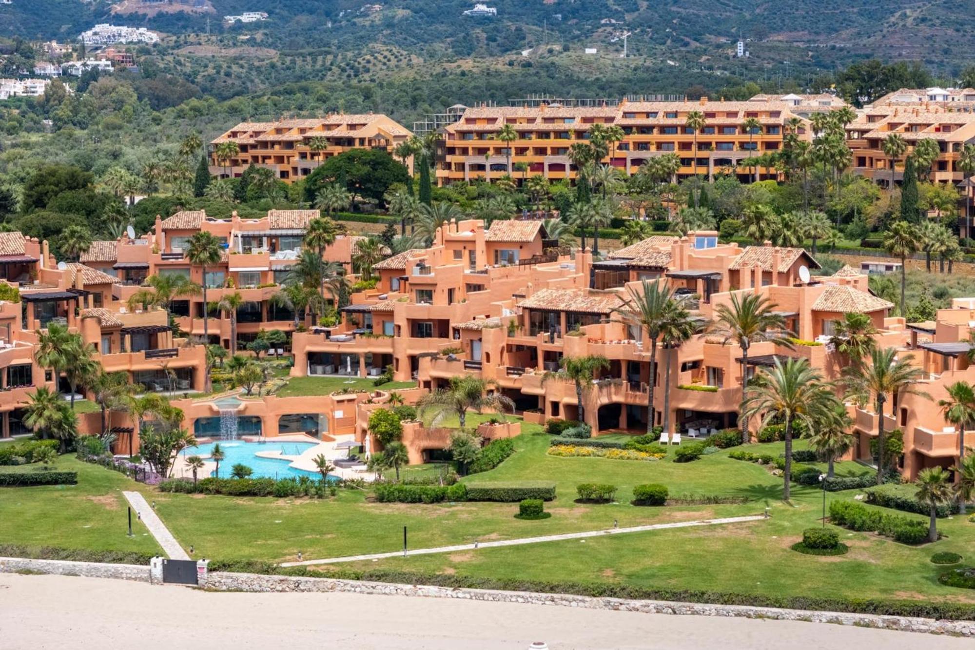 Exclusive 1 Line In With Panoramic Views Apartment Marbella